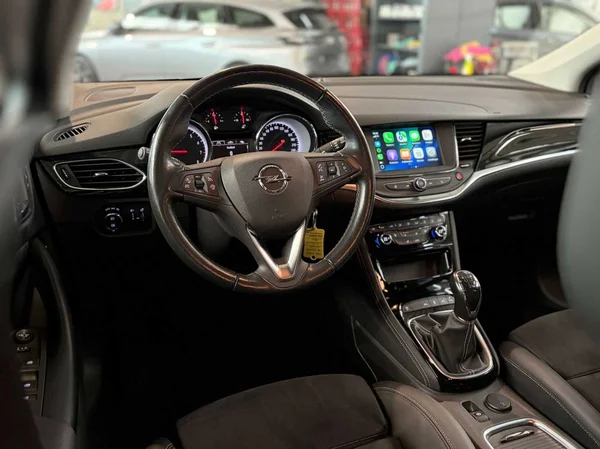 Opel Astra Sports Tourer (2021) — foto 16 van 18