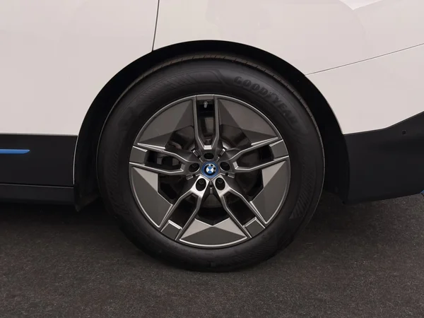 BMW iX (2022) — foto 6 van 32