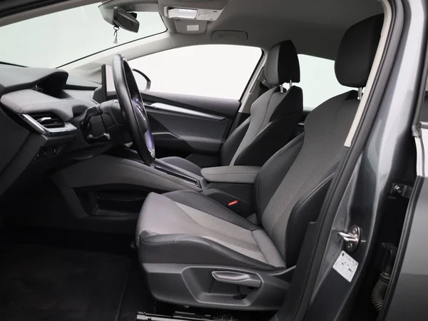 Škoda Enyaq iV (2023) — foto 4 van 37