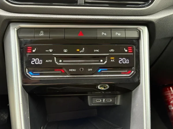 VOLKSWAGEN T-Roc (2023) — foto 10 van 19