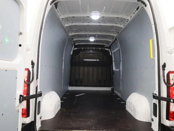 Renault Master (2023) — foto 8 van 36
