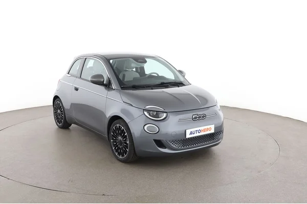 Fiat 500e (2022) — foto 14 van 16