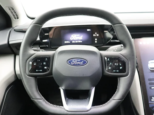 Ford Explorer (2024) — foto 3 van 25