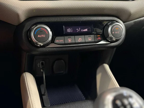 Nissan Micra (2019) — foto 6 van 18