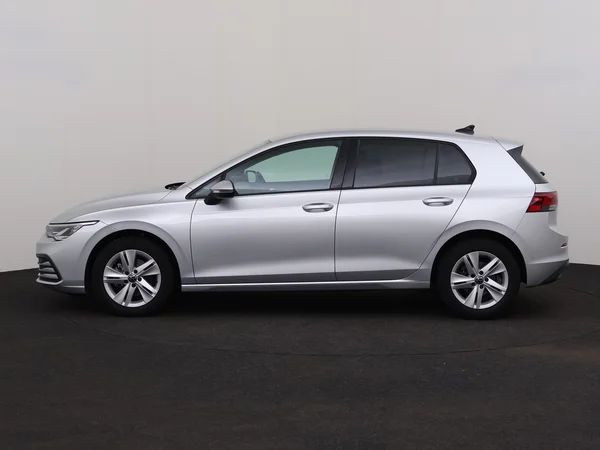 VOLKSWAGEN Golf (2024) — foto 12 van 28