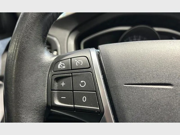 Volvo V40 (2019) — foto 15 van 29