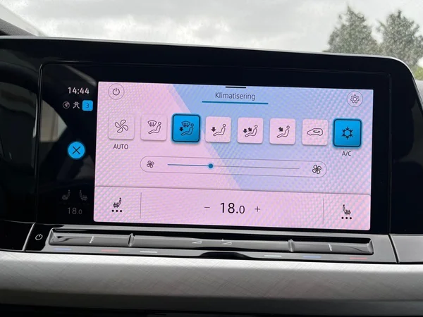 VOLKSWAGEN Golf VIII SW (2024) — foto 5 van 22