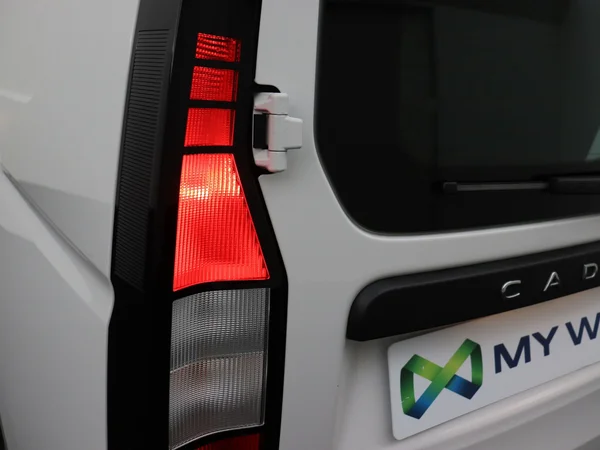 VOLKSWAGEN Caddy Maxi Van (2025) — foto 3 van 14