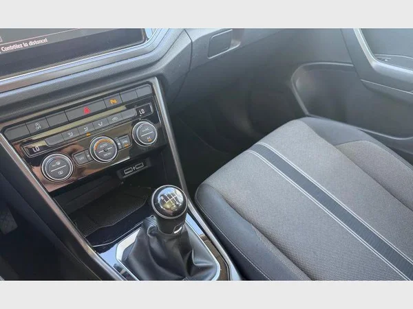 Volkswagen T-Roc (2019) — foto 13 van 22