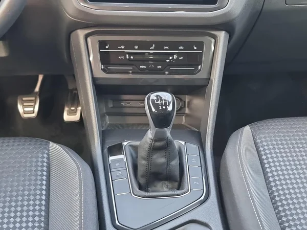 VOLKSWAGEN Tiguan (2022) — foto 4 van 23