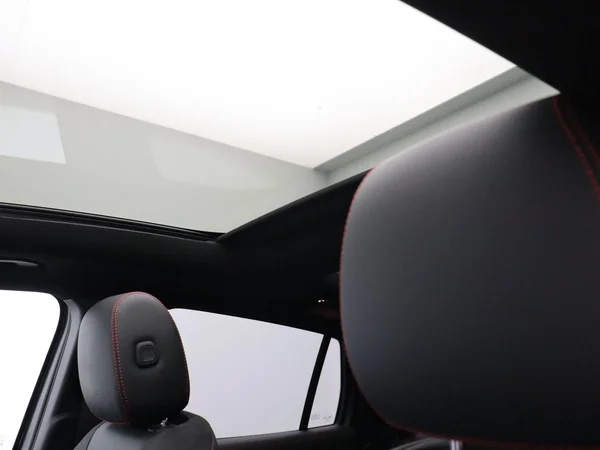Mercedes-Benz GLA (2021) — foto 8 van 27