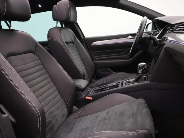 VOLKSWAGEN Passat Variant GTE (2022) — foto 27 van 29