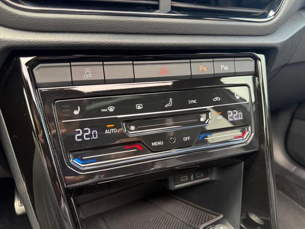 VOLKSWAGEN T-Roc (2023) — foto 13 van 23