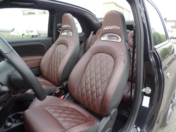 Fiat 500C (2024) — foto 6 van 24