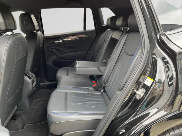 VOLKSWAGEN Tiguan (2025) — foto 12 van 22