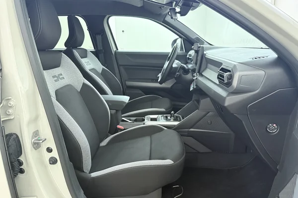 Dacia Duster Hybrid (HEV) (2026) — foto 14 van 16