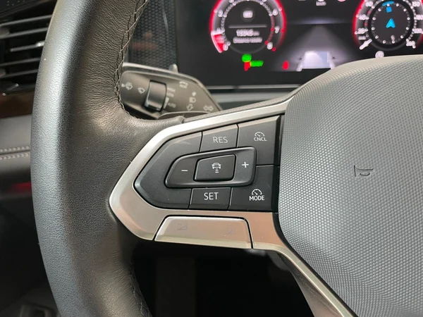 VOLKSWAGEN Tiguan (2024) — foto 7 van 17