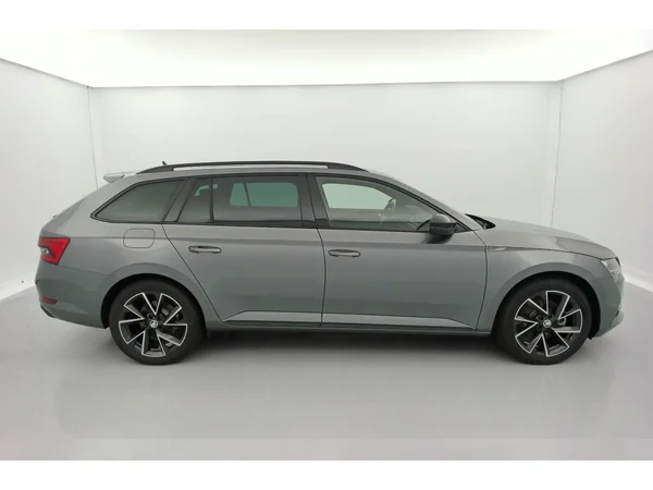 SKODA Superb Combi (2023) — foto 22 van 31