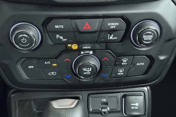 Jeep Renegade (2023) — foto 27 van 27