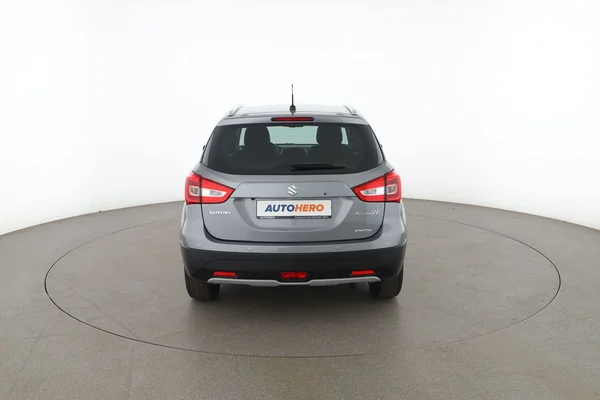 Suzuki SX4 (2018) — foto 11 van 16