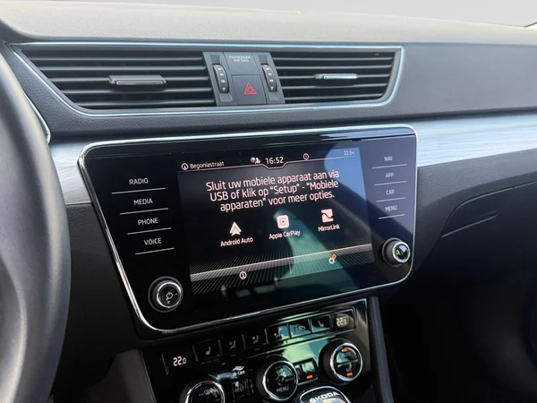 SKODA Superb Combi (2022) — foto 22 van 23
