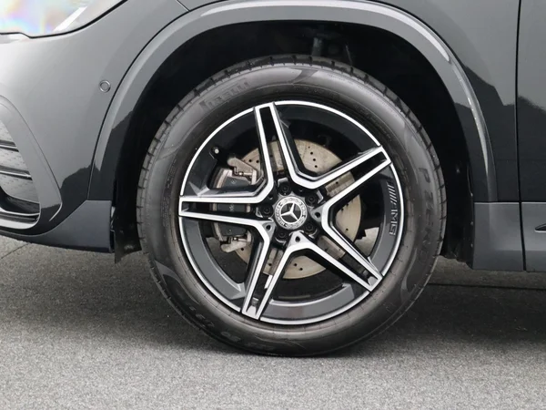 Mercedes-Benz GLA (2024) — foto 31 van 33