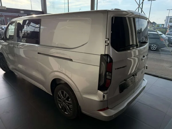 Ford Transit Custom — foto 19 van 24