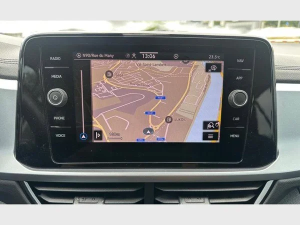 Volkswagen T-Roc (2023) — foto 11 van 27