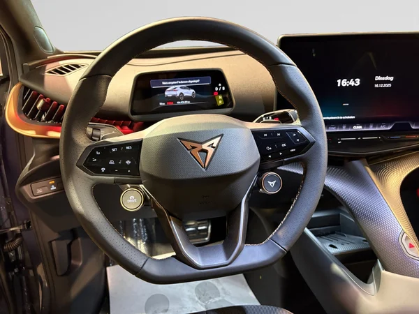 CUPRA Tavascan (2025) — foto 17 van 24