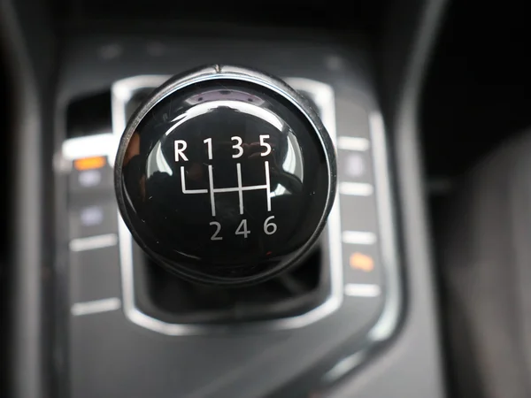 VOLKSWAGEN Tiguan (2019) — foto 14 van 25