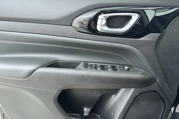 Jeep Compass (2021) — foto 8 van 22