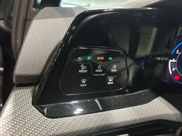 VOLKSWAGEN Golf VIII SW (2024) — foto 10 van 28