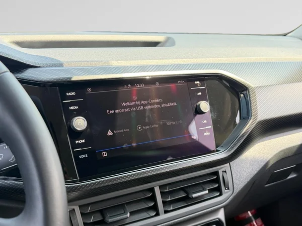 VOLKSWAGEN T-Cross (2023) — foto 18 van 20