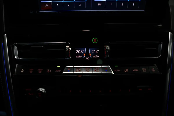 BMW M8 (2023) — foto 20 van 38