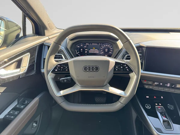AUDI Q4 Sportback e-tron (2025) — foto 18 van 21