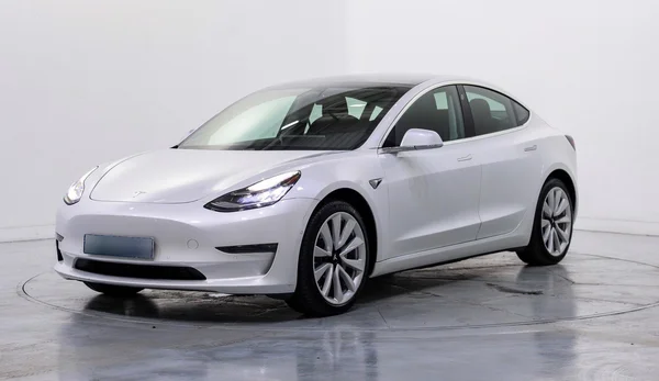 Tesla Model 3 (2020) — foto 1 van 45