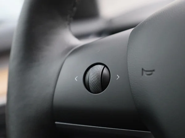 Tesla Model 3 (2023) — foto 10 van 40