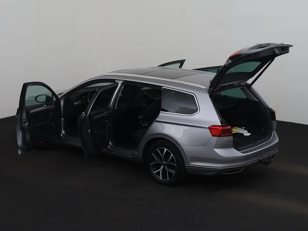 VOLKSWAGEN Passat Variant (2022) — foto 25 van 26