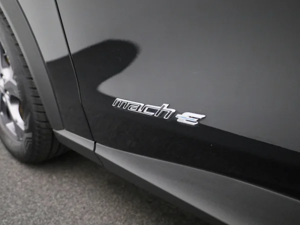 Ford Mustang Mach-E (2023) — foto 24 van 41