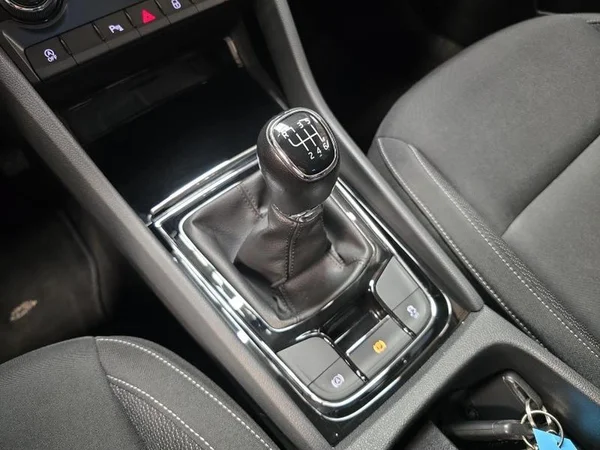 SKODA Karoq (2023) — foto 20 van 31
