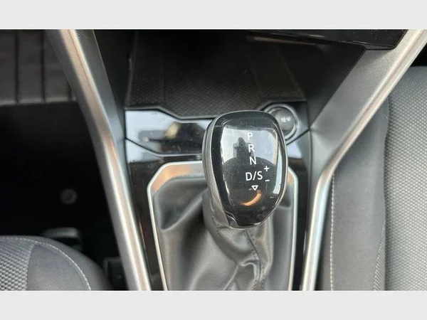 Volkswagen T-Roc (2022) — foto 11 van 31
