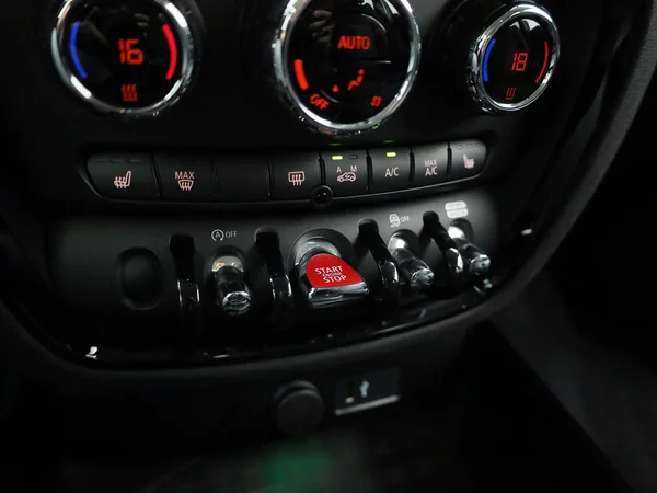 MINI Clubman (2023) — foto 25 van 48