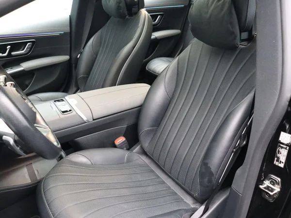 Mercedes-Benz EQS (2023) — foto 8 van 38