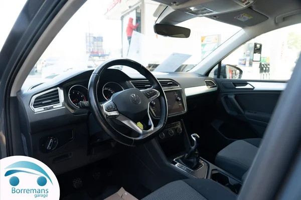 Volkswagen Tiguan (2021) — foto 15 van 39