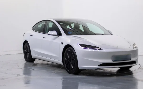 Tesla Model 3 (2023) — foto 47 van 49