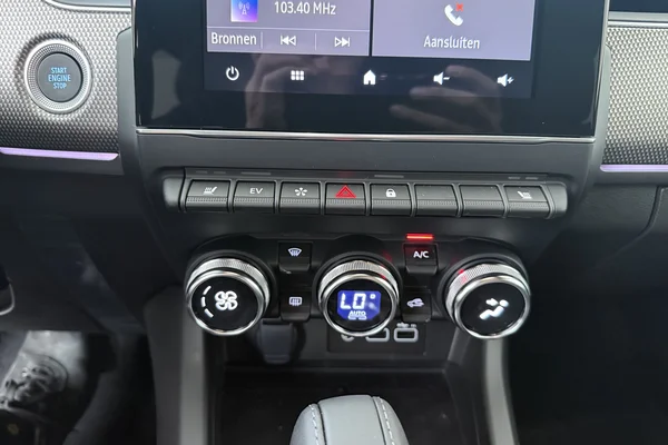 Renault Arkana E-TECH (HEV) (2026) — foto 8 van 17