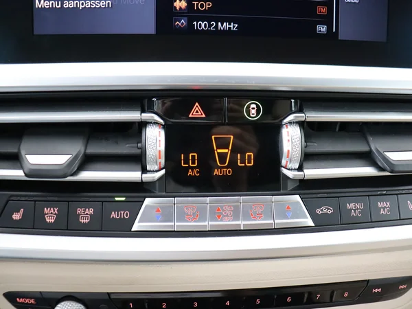 BMW 330 (2021) — foto 17 van 31