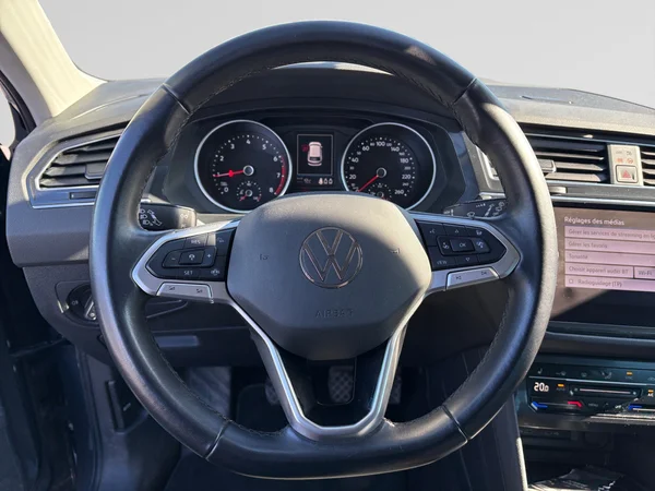 VOLKSWAGEN Tiguan (2022) — foto 2 van 23