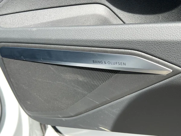 AUDI Q8 Sportback e-tron (2024) — foto 13 van 24