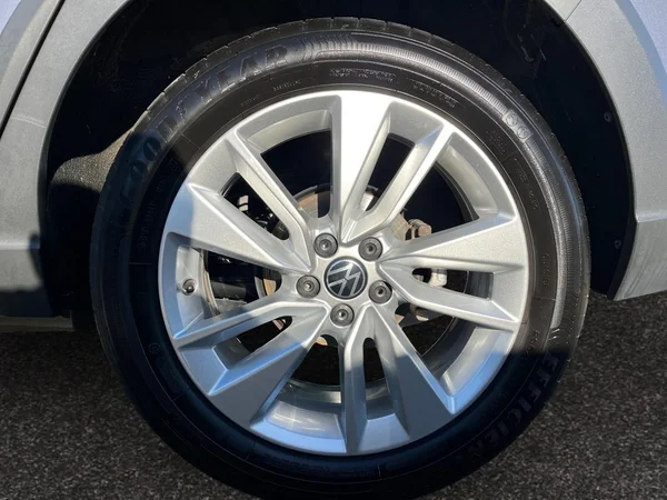 VOLKSWAGEN Taigo (2024) — foto 2 van 17